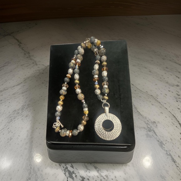 Gorgeous RARE RETIRED Premier Designs 32” Necklace. STAMPD. Reversible p… - Picture 3 of 7